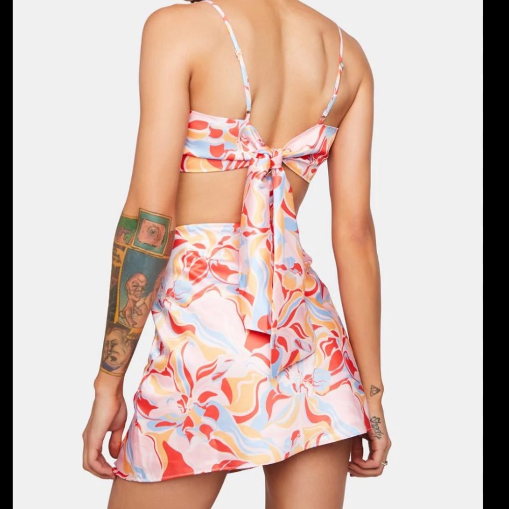 50% off w❤️ Cotton candy LA Swirl Halter Crop Top w mini skirt L satiny 115